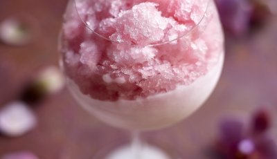 Granité van gin-tonic en vlierbloesem